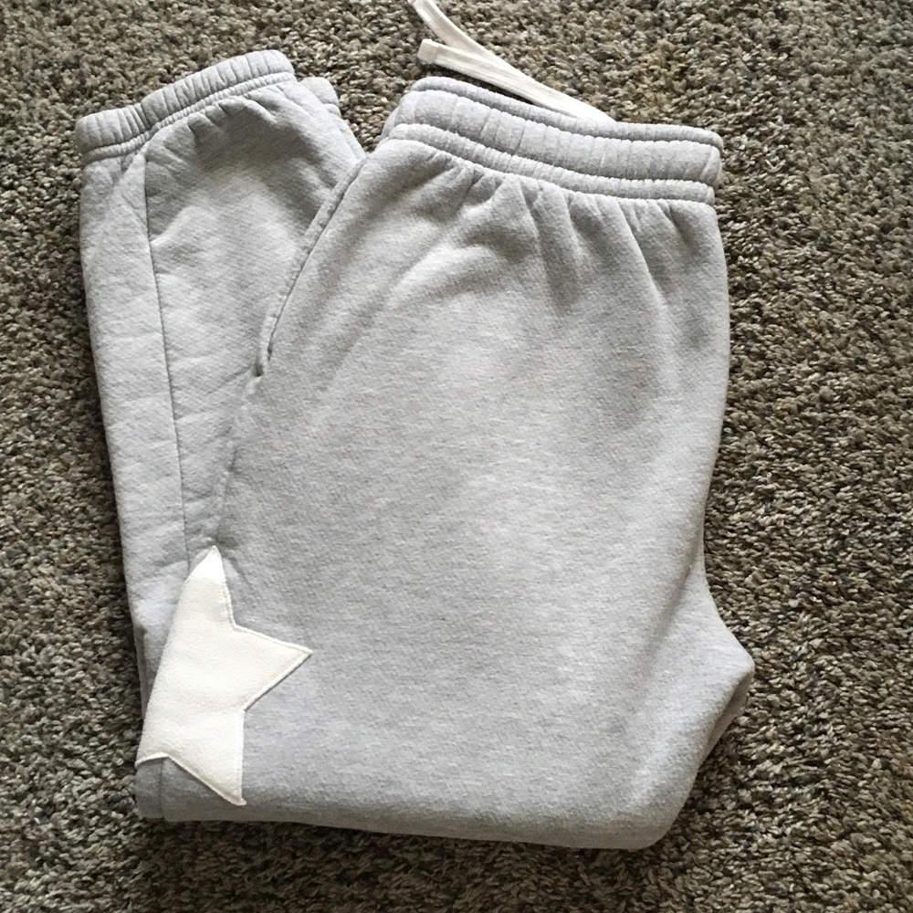 No Boundaries Fur Lined Light Gray Women’s Joggers with White Star L